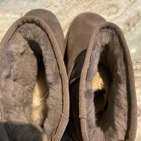 Uggs- bought the wrong size- out of return date - Picture 6 of 8